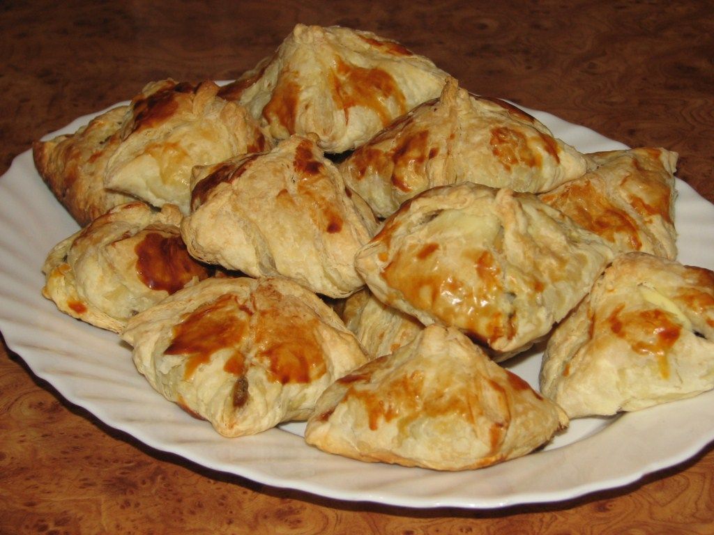 Jajka z pieczarkami w cieście francuskim