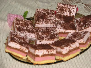 Wiśniowy przekładaniec z delikatną pianką - 3