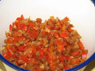 Pasta rybna ze smażoną cebulą i papryką - 7