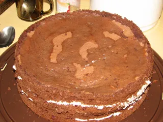 Tort kakaowy z masą chałwową - 11