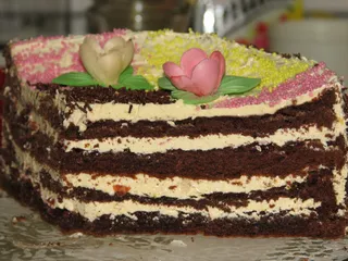 Tort kakaowy z masą chałwową - 15