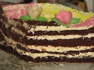 Tort kakaowy z masą chałwową - 16