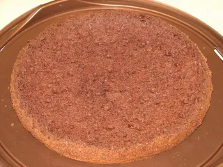 Tort kakaowy z masą chałwową - 5