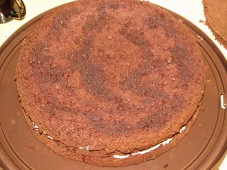 Tort kakaowy z masą chałwową - 8