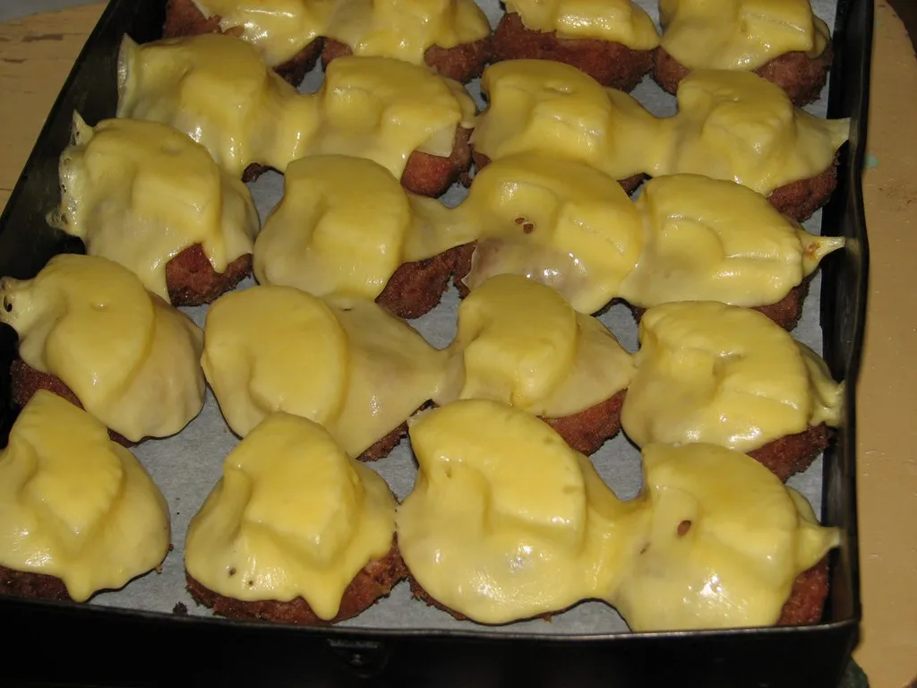 Kotlety mielone w słodkiej pelerynie