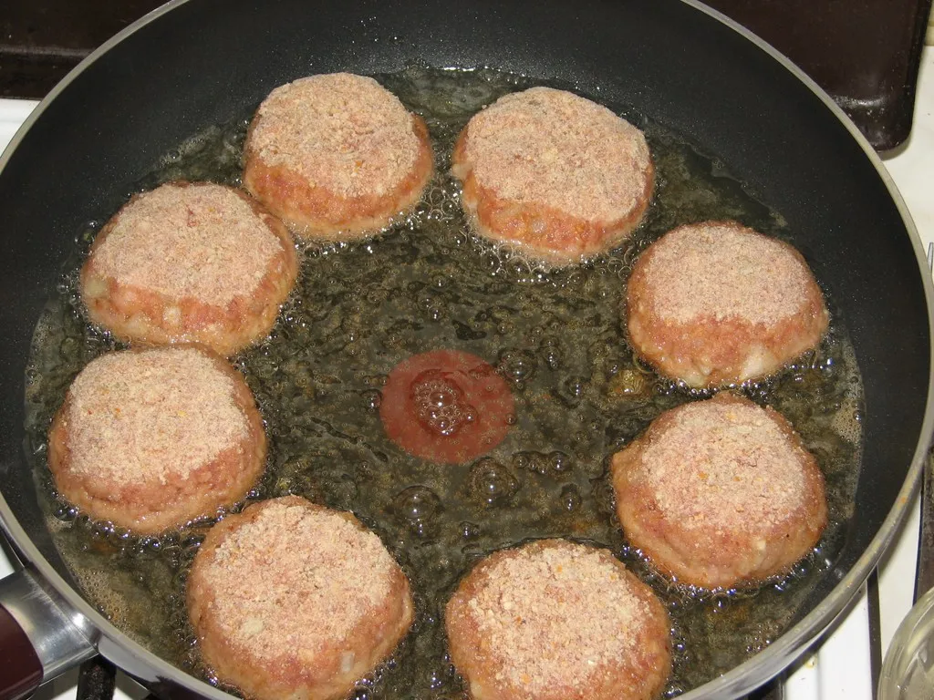 Kotlety mielone w słodkiej pelerynie