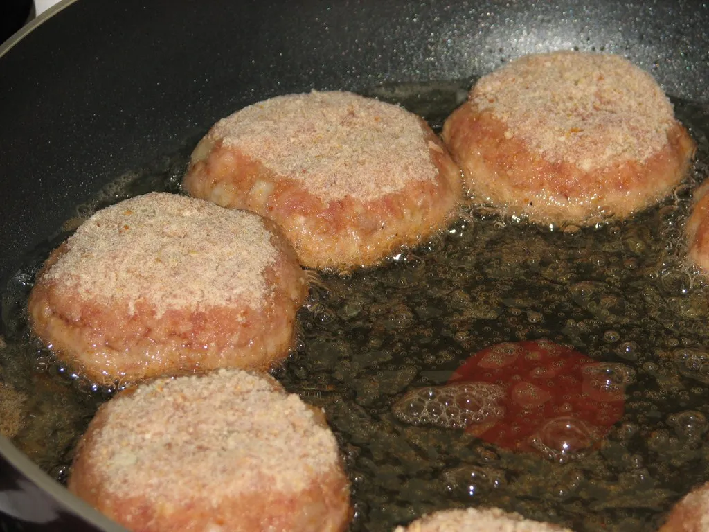 Kotlety mielone w słodkiej pelerynie