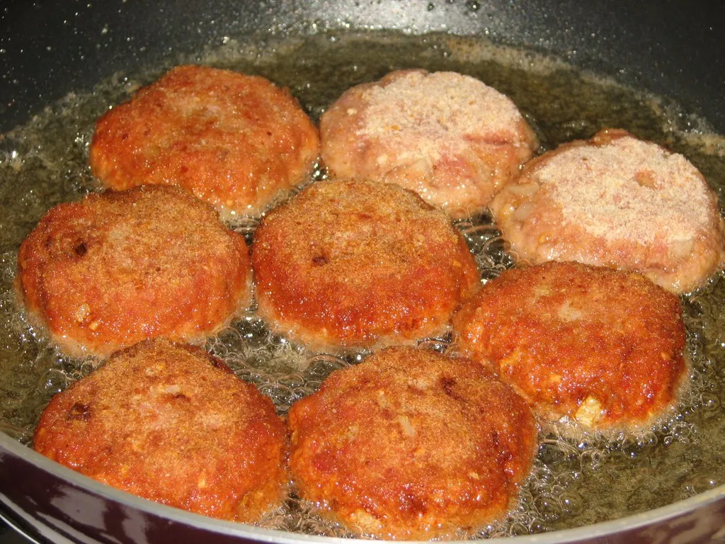 Kotlety mielone w słodkiej pelerynie