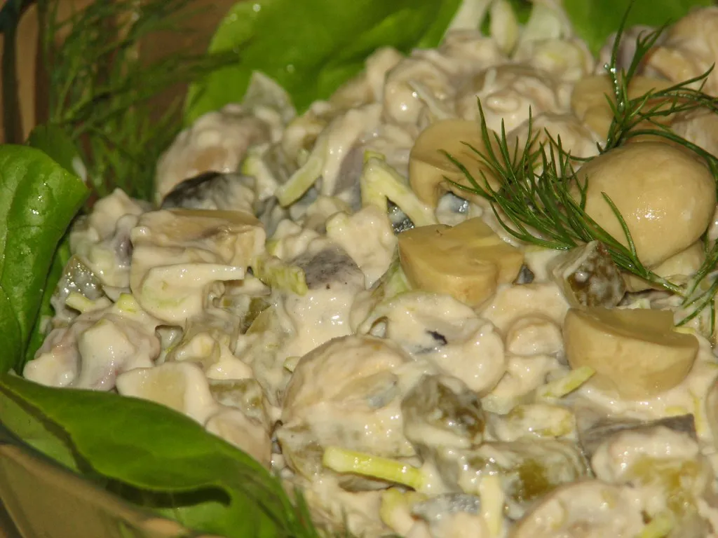 Śledziowo-pieczarkowa sałatka na Wielkanoc