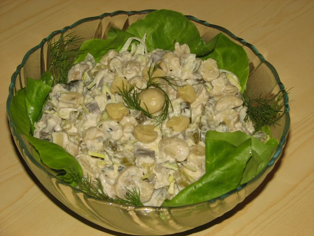 Śledziowo-pieczarkowa sałatka na Wielkanoc