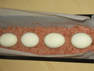 Dietetyczny klops z jajkiem - 11
