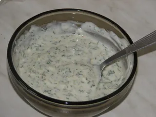 Delikatna rybka w koperkowo-czosnkowym sosie - 9