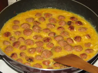 Jajecznica z mięsnymi kuleczkami - 9