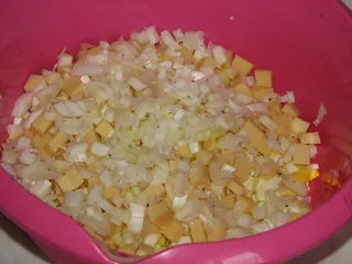 Sałatka z filetów śledziowych w pomidorowym sosie - 6