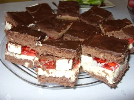 Placek z ptasim mleczkiem i galaretką