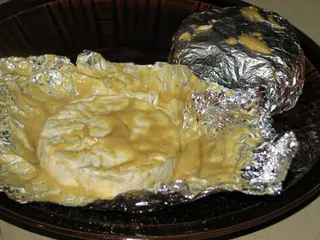 Musztardowy camembert z grilla - 2