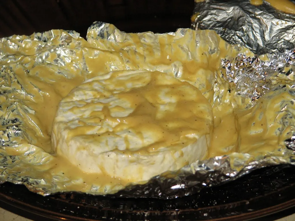 Musztardowy camembert z grilla
