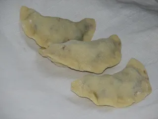 Pierogi z jagodami w śmietankowej polewie - 8
