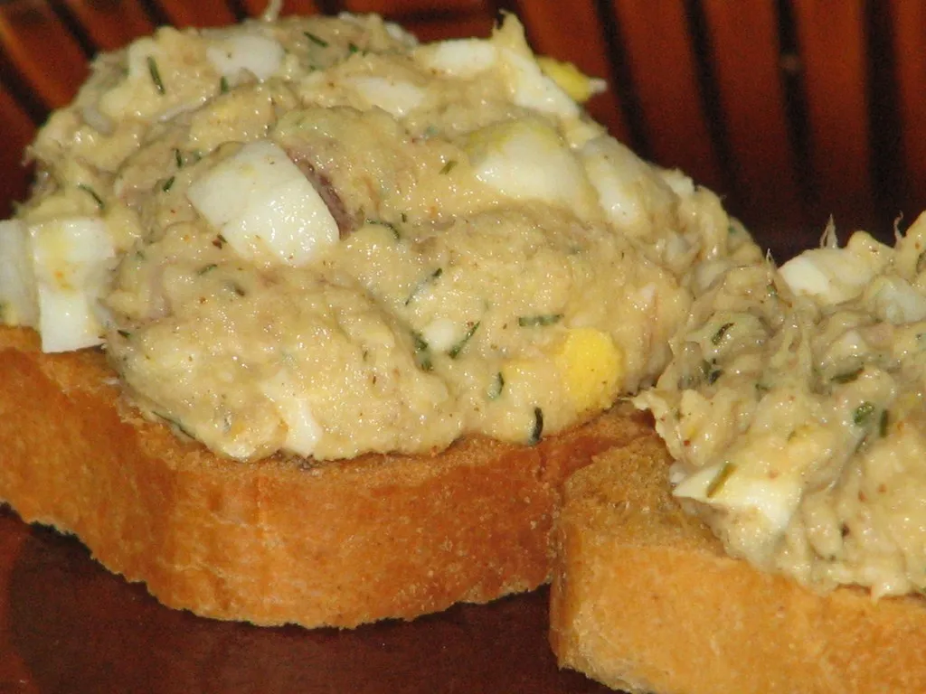 Dietetyczna pasta z wędzonej makreli i jajek
