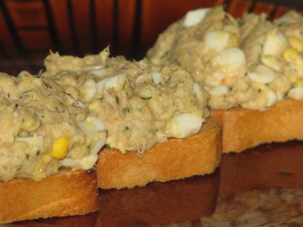 Dietetyczna pasta z wędzonej makreli i jajek