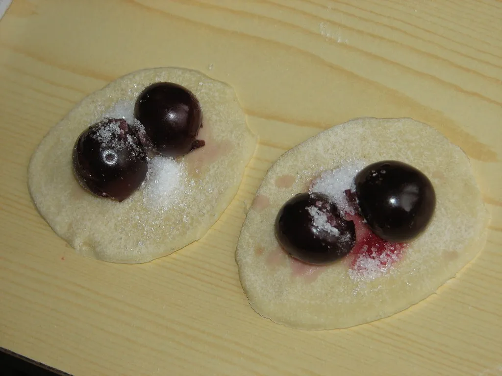 Pierogi z wiśniami