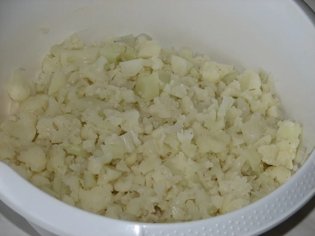 Sałatka kalafiorowo-czosnkowa do grilla