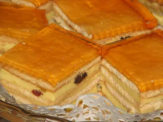 Sernik gotowany przekładany herbatnikami - 3