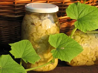 Czosnkowe ogóreczki - 1