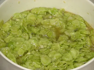 Czosnkowe ogóreczki - 8