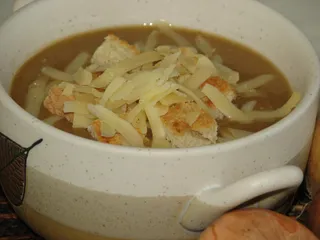 Zupa cebulowa krem z grzankami - 2