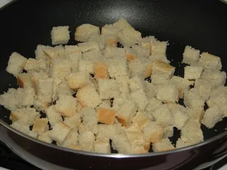 Zupa cebulowa krem z grzankami - 6
