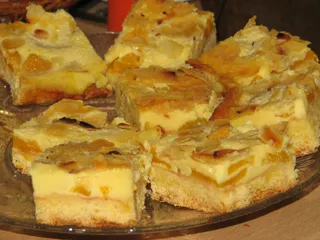 Kruche ciasto z brzoskwiniami i słodką masą mleczną - 1
