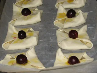 Ciastka francuskie z ananasem i wiśnią - 12