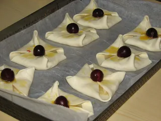 Ciastka francuskie z ananasem i wiśnią - 13