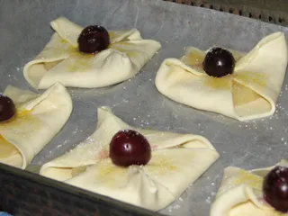 Ciastka francuskie z ananasem i wiśnią - 14
