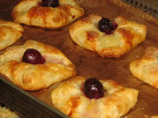 Ciastka francuskie z ananasem i wiśnią - 15