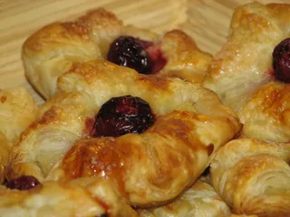 Ciastka francuskie z ananasem i wiśnią - 4