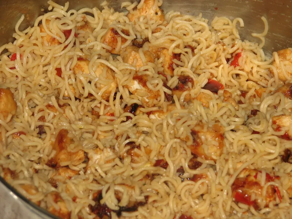 Kurczak po chińsku (z makaronem z zupek chińskich)