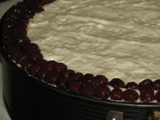 Tort serowo-wiśniowy z galaretką - 10