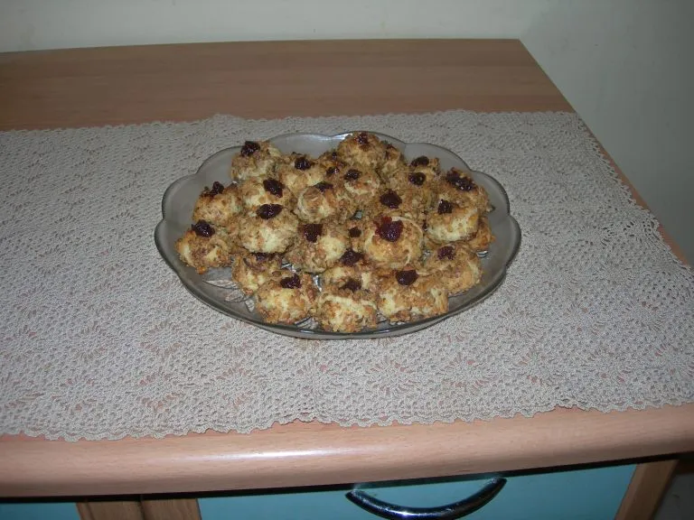 Ciastka orzechowe kulki - pieczone