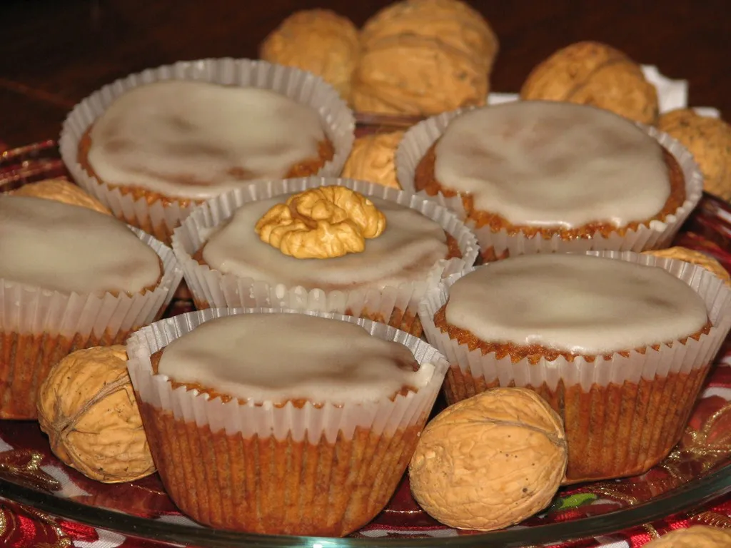 Orzechowe muffinki z lukrem