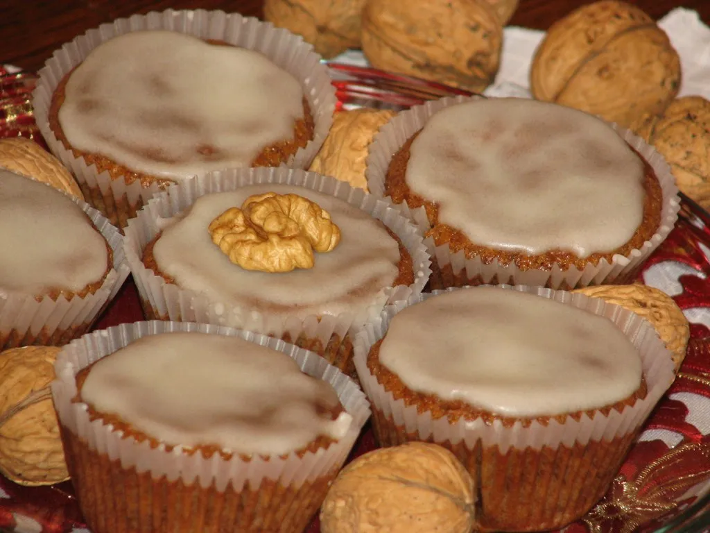 Orzechowe muffinki z lukrem