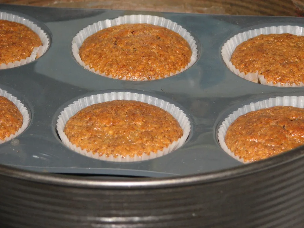 Orzechowe muffinki z lukrem