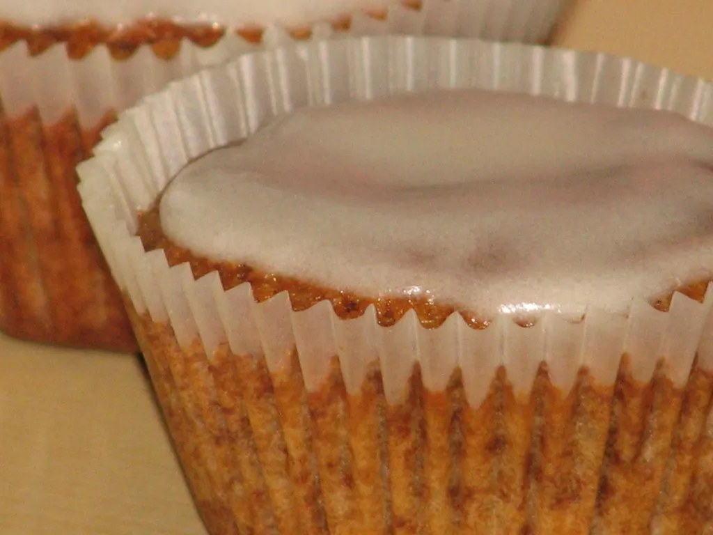 Orzechowe muffinki z lukrem