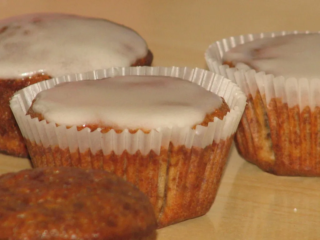 Orzechowe muffinki z lukrem