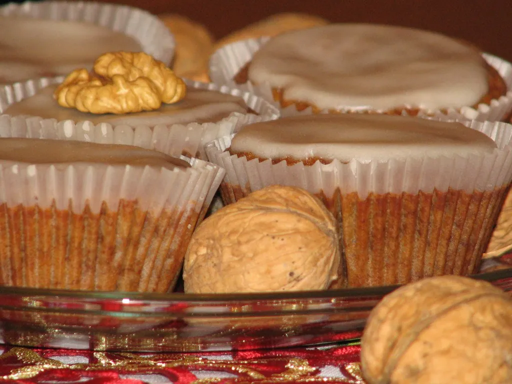Orzechowe muffinki z lukrem