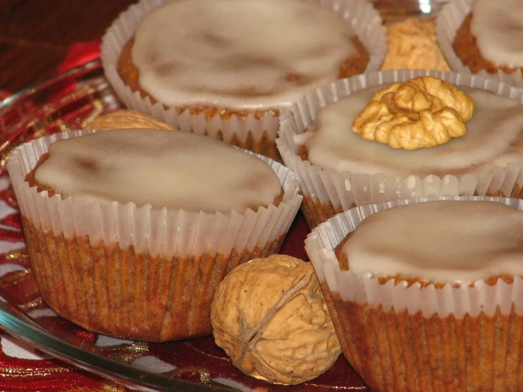 Orzechowe muffinki z lukrem