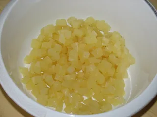 Selerowo-ananasowa sałatka na Sylwestra - 4