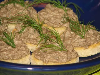 Sylwestrowe grzanki z pieczarkową pastą - 13