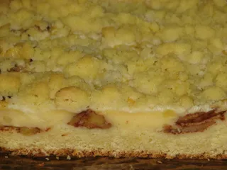 Ciasto drożdżowe z jabłkami, budyniem i kruszonką - 16